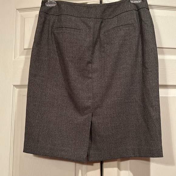 Apt 9 sz 8 Gray, Pencil Skirt, Side Zip, - Picture 2 of 6
